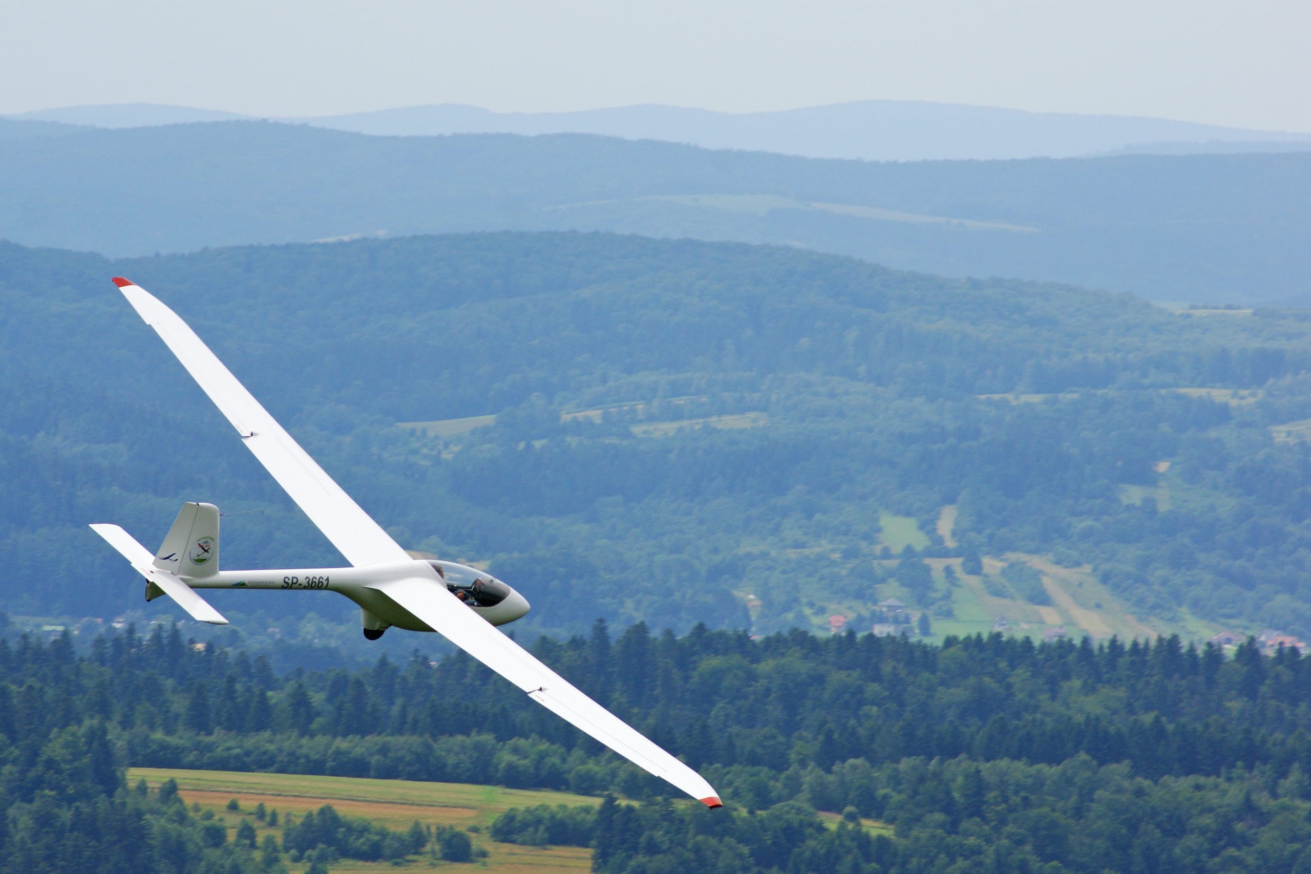 A glider soaring in flight, illustrating the aerodynamic lift principle generated by the aerofoil wing