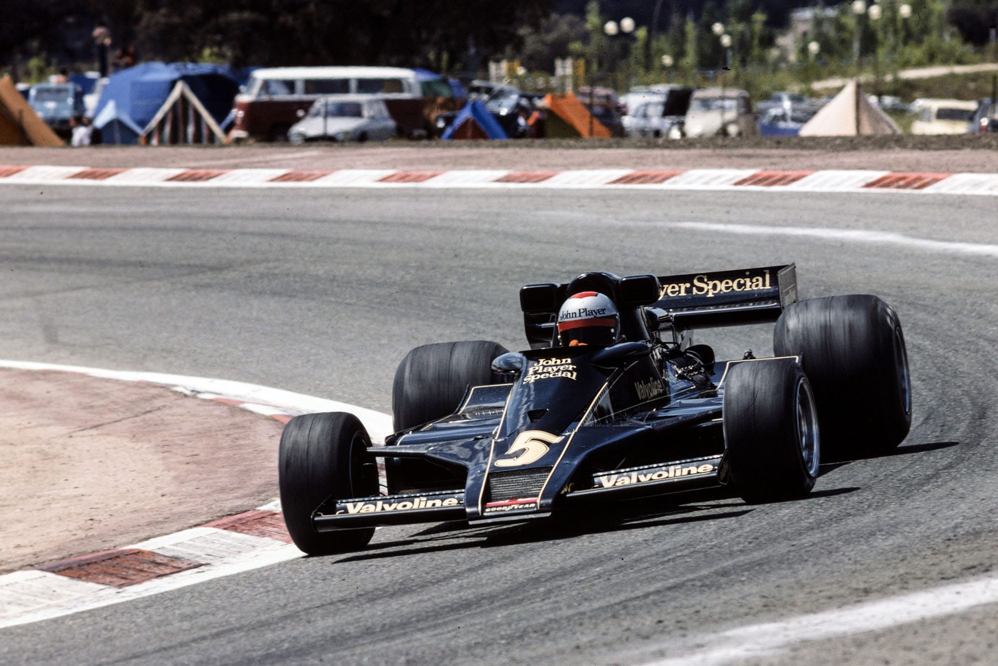 Staggered tyre sizing front to rear, recognised as a chassis tuning tool for decades